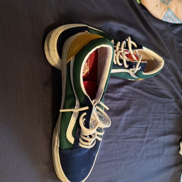 Lightly worn - Picture 2 of 4